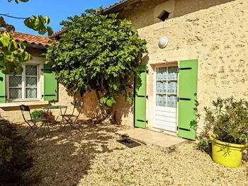 Casa rural en Bellon,Gîte de charme avec jardin, proche d'Aubeterre-sur-Dronne, pour 6 pers., cheminée, WIFI, équipements bébé FR-1-653-116 N°855036