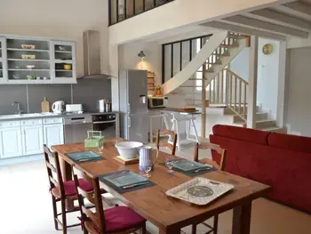 Cottage in Saint Sulpice de Cognac,Maison de vacances spacieuse à la campagne avec jardin clos, WIFI, vélos gratuits et équipements bébé. FR-1-653-139 N°855057