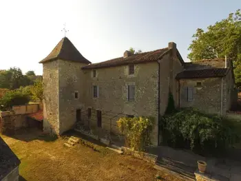 Cottage in Beaulieu sur Sonnette,Prieuré restauré avec jardin, charme ancien et commodités modernes, près de l’église à Beaulieu FR-1-653-145 N°855062