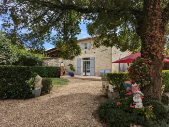 Cottage in Jauldes,Gîte cosy avec 3 chambres, cour privée, baby-foot et internet, équipements bébé inclus, animaux permis FR-1-653-154 N°855068