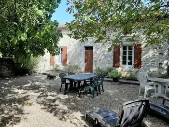 Cottage in Champniers,Maison avec Jardin, Cheminée et Proche Activités, Idéale Famille - Animaux Acceptés FR-1-653-198 N°855109