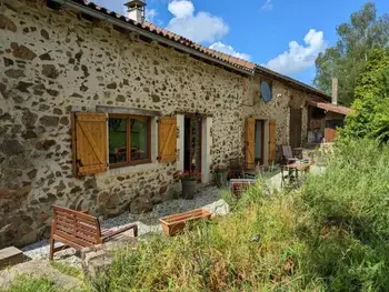 Agriturismo a Massignac,Maison spacieuse à Massignac avec jardin privé, proche activités et Domaine des Étangs FR-1-653-213 N°855122