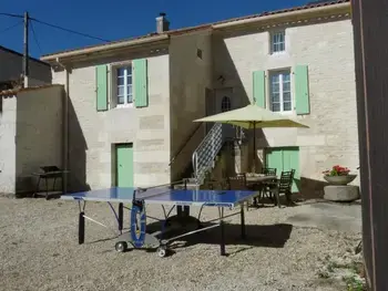 Gîte in Asnières sur Nouère,Maison de charme en pierres, avec terrasse, jardin, vélos, poêle à bois et borne de recharge électrique FR-1-653-79 N°855178