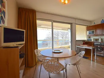 Apartment in Évian les Bains,Studio spacieux au cœur d'Évian-les-Bains, balcon, proche centre FR-1-498-58 N°900089