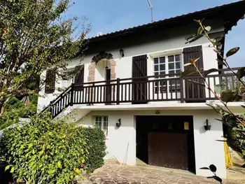 Casa en Cambo les Bains,Maison T4 à Cambo-les-Bains: 5 couchages, jardin arboré, balcon, cheminée, animaux acceptés, Wi-Fi fibre FR-1-495-114 N°855623