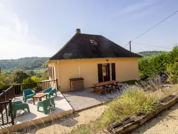 Gite à Auriac du Périgord,Maison rénovée avec jardin et climatisation, accepte animaux FR-1-616-279 N°856723