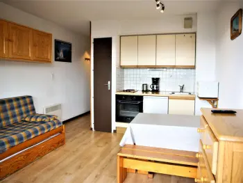 Apartamento en Auris,Studio cabine fermée, 4 couchages, balcon ensoleillé, au pied des pistes - Auris en Oisans FR-1-297-306 N°901847