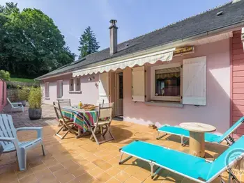 Gîte in Gonneville Le Theil,Maison spacieuse avec terrasses, cheminée, jardin clos et parking, proche de Barfleur et Cherbourg FR-1-362-941 N°857887