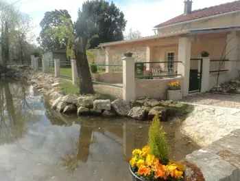 Cottage in Saint Sulpice de Cognac,Charmante maison avec jardin privatif, proche des activités nature et des vignobles de Cognac FR-1-653-221 N°857932