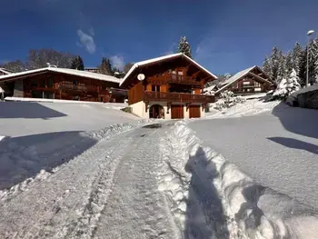 Chalet in Les Carroz d'Arâches,Chalet 4 chambres, 9 pers, pied des pistes, garage 2 voitures FR-1-572-279 N°859095