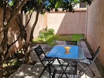 Apartamento en Hyères,Appartement Hyères : 2 pièces, jardin privé, proche plage et port, WIFI, parking FR-1-335-161 N°903947