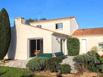 Casa a Les Sables d'Olonne,Maison spacieuse à Olonne-sur-Mer avec jardin clos, proche plages et commerces, idéale familles FR-1-197-560 N°860654