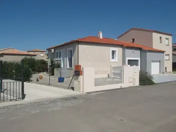 Villa a Saint Cyprien,Charmante villa F4 avec jardin, terrasse et garage – St Cyprien Village, proche commerces et plage FR-1-106-40 N°862733