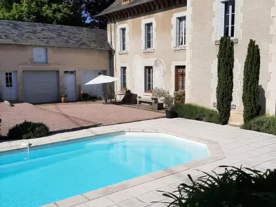 Gite à Arfeuilles, Gîte 6 pers avec piscine, terrasse et parc, idéal randos et détente FR-1-489-436 N°863064 - Photo 0