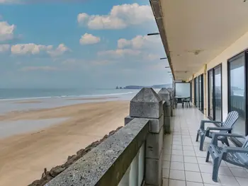 Apartment in Hendaye,Appartement moderne en bord de mer avec balcon et parking FR-1-2-306 N°906382