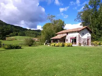 Casa rural en Saint Jean le Vieux,Maison typique, nature montagne, animaux admis, wifi, près de St-Jean-le-Vieux FR-1-384-195 N°863739