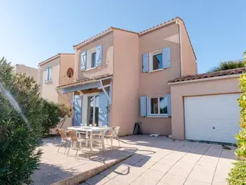 Villa à Fleury Saint Pierre la Mer,Pavillon Confortable avec Piscine, Terrasse et Parking Privé FR-1-409-220 N°864032