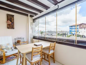 Apartment in Hendaye,Appartement lumineux au port de plaisance, à 200m de la plage avec parking et commerces à proximité FR-1-2-425 N°908537