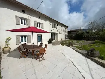 Casa rural en Autrac,Maison de vacances rénovée à la ferme, terrasse, proche du Parc Ardes, Puy de Dôme et Brioude FR-1-582-375 N°865555