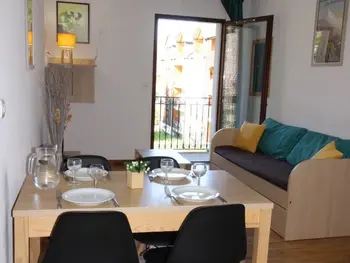 Appartement in Bagnères de Luchon,Appartement T2 avec Balcon, Parking et WiFi - Proche Thermes et Centre ville, 4 pers. FR-1-313-222 N°909143