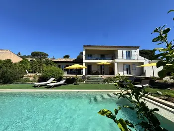 Villa en La Croix Valmer,Villa de Luxe Rénovée avec Piscine, 4 Chambres, à 5 Minutes de la Plage FR-1-726-25 N°866783