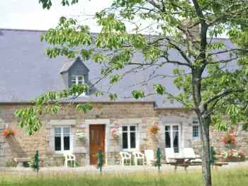 Cottage in Villedieu les Poêles,Charmante longère avec jardin, cheminée, billard et équipements bébé à Villedieu-les-Poêles. FR-1-362-145 N°945280