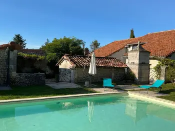 Gite à Saint Paul Lizonne,Grande maison restaurée avec piscine privative, au cœur de la campagne du Périgord Vert FR-1-616-304 N°945520