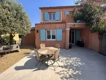 Casa en La Croix Valmer,Maison rénovée avec jardin et climatisation, proche vignes FR-1-726-28 N°946266