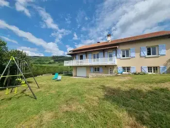 Gîte in Saint Georges en Couzan,Maison lumineuse avec jardin, garage, jeux extérieurs, animaux acceptés FR-1-496-291 N°951289