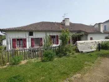 Gite in Luxey,Gîte de charme au cœur de Luxey : maison XVIIIe siècle, jardin, terrasse, 3 chambres, animaux acceptés FR-1-360-19 N°952369