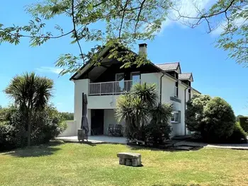 Gîte in Andoins,Magnifique grange rénovée avec jardin clos et jeux pour enfants près de Pau FR-1-384-478 N°953289