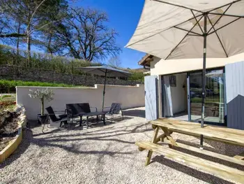 Apartment in Coly Saint Amand,Charmant studio avec jardin privatif au cœur de la Dordogne FR-1-616-329 N°953321