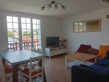 Apartment in Hendaye,Spacieux T4 rénové à Hendaye, lumineux et calme, proche plage avec parking et WiFi. FR-1-239-985 N°955071