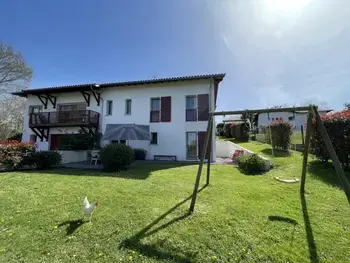 Gite à Ahetze,Gîte cosy avec jardin, terrasse privée, 2 chambres avec SDB, tout équipé, proche nature à Ahetze FR-1-384-177 N°955261