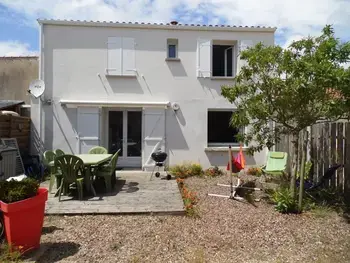 Casa a L'Aiguillon sur Mer,Charmante maison 2 chambres à l'Aiguillon sur Mer avec terrasse, près de la plage et du centre-ville FR-1-194-262 N°958935