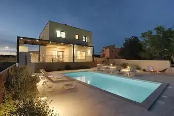 Villa a Pula,Villa Helios HR-00089-42 N°960357