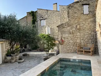 Casa en Mallemort,Maison en pierre avec piscine, 6 couchages, située au cœur de Mallemort, Provence. FR-1-658-25 N°962760