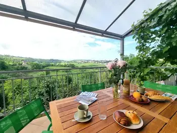 Apartment in Saint Genest Lerpt,Appartement T2 avec terrasse, parking et wifi à St-Genest-Lerpt FR-1-496-287 N°962985