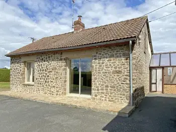 Gîte in Saint Mars d'Égrenne,Maison granit avec jardin privatif, plain-pied, 2 chambres, tout inclus, proche loisirs et nature FR-1-497-190 N°975870