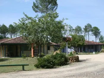 Cottage in Brocas,Vacances familiales au cœur du parc naturel, chalet bois tout confort avec nombreuses activités FR-1-360-211 N°977789