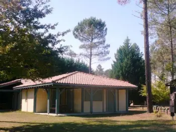 Cottage in Brocas,Chalet confortable au cœur des Landes avec activités familiales, équipements complets et nature paisible FR-1-360-287 N°977802