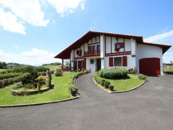 Casa rural en Ainhice Mongelos,Maison Basque avec Jardin, Proche Ferme, 5 Chambres, Cheminée, Terrain Clos, Animaux Acceptés FR-1-384-252 N°977949