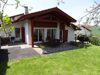 Agriturismo a Itxassou,Gîte paisible à Itxassou avec jardin, cheminée et terrasse proche des Thermes de Cambo-les-Bains FR-1-384-388 N°977959