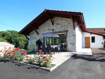 Gite in Macaye,Gîte contemporain rénové, accès PMR, au pied du mont Baigura, avec terrasse et équipements modernes FR-1-384-663 N°977974