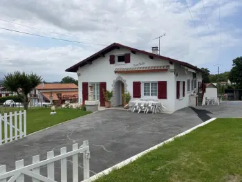 Cottage in Halsou,Gîte rénové, 2 chambres, clim, jardin, proche Cambo-les-Bains, idéal famille et curistes FR-1-384-875 N°977988