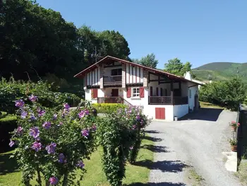 Casa rural en Urrugne,Gîte confortable à Urrugne avec terrasse, jardin, climatisation, proche de la Rhune et des plages. FR-1-384-894 N°978000