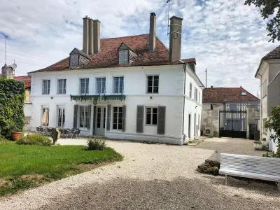 Gite à Brienne le Château,Magnifique demeure avec parc, piscine chauffée et équipements modernes à Brienne-le-Château FR-1-543-301 N°978033