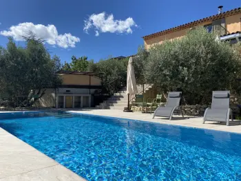 Casa a Saint Saturnin lès Apt,Grande villa rénovée avec piscine, clim et Wi-Fi au coeur du Luberon FR-1-708-61 N°979610