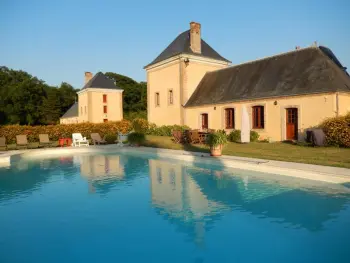 Gîte in Tuffé Val de la Chéronne,Luxueux gîte avec piscine et Wifi, proche circuit 24H du Mans, animaux bienvenus FR-1-410-430 N°979977