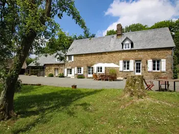 Cottage in Bourguenolles,Charmante maison familiale avec grand jardin, proche nature, paisible et entièrement équipée pour 12 pers. FR-1-362-1076 N°981409